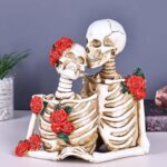 Skull Decoration Halloween Decoration:Skeleton Couple Figurines Resin Gothic Statues Vintage Home Decoration for Shelf Table Mantle Collectible Wedding Gift (D)